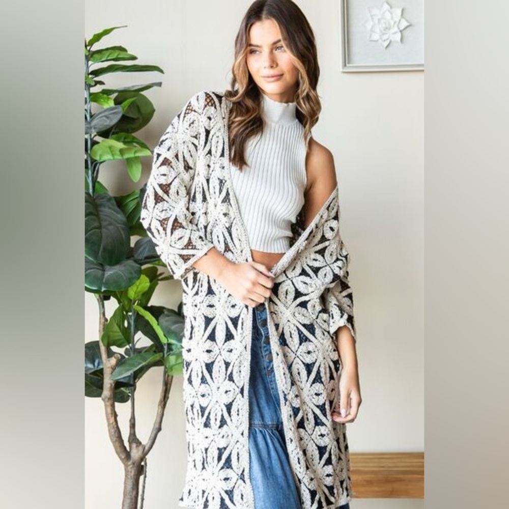 Veveret Geometric Open Front Three-Quarter Sleeve Cardigan